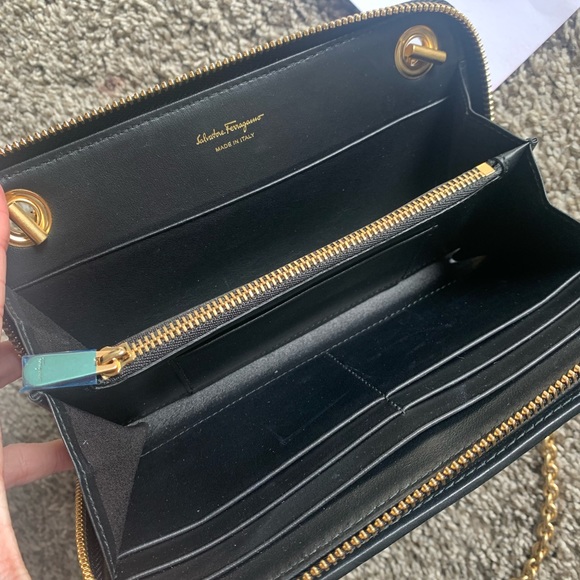 Ferragamo wallet on chain - Picture 5 of 6